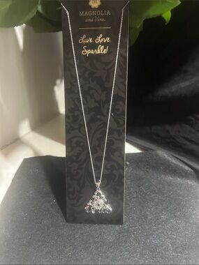 Magnolia and Vine Silver Filigree Pendant Necklace - Silver